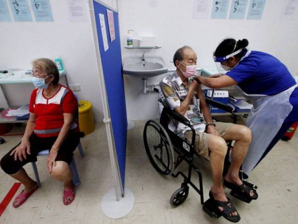 Perak meningkatkan sasaran sebanyak 15,000 suntikan vaksin Covid-19 kepada rakyat negeri itu setiap hari berbanding 8,000 suntikan sebelum ini. - Foto Bernama