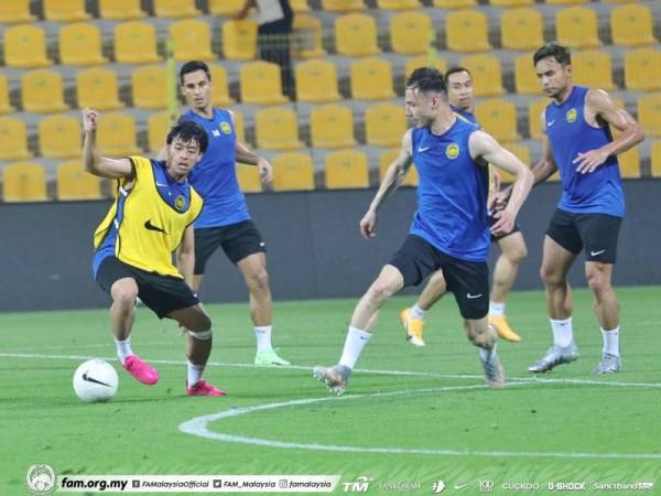 Cools ketika menjalani latihan bersama pemain Harimau Malaya sebelum mengharungi kempen Kelayakan Piala Dunia 2022/Piala Asia 2023 di Dubai. - Foto FB FAM