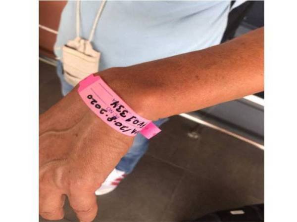 Polis Kelantan tidak teragak-agak untuk mengambil tindakan tegas dan kompaun jika ada individu yang cuba melanggar peraturan perintah kuarantin terutamanya mereka yang memakai gelang merah jambu. - Gambar hiasan