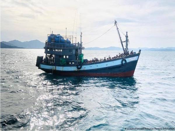 Bot pelarian etnik Rohingya yang mendarat di Acheh Timur, Indonesia.