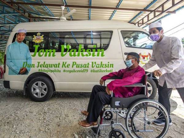 Van 'Jom Vaksin' yang membawa penerima vaksin DUN Jelawat ke PPV.