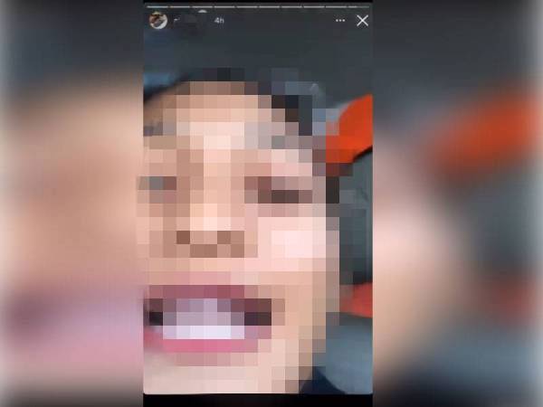 Tangkap layar daripada video yang tular memaparkan seorang wanita keluarkan kata kesat terhadap anggota polis yang melakukan penugasan di sekatan jalan raya.