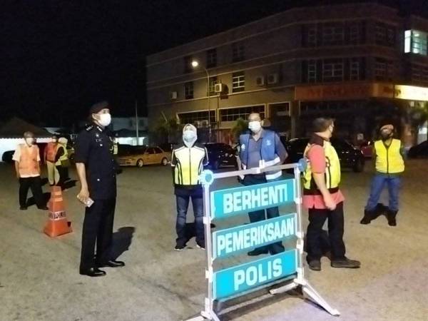 Mohamad Noor meninjau penugasan SJR di jalan masuk ke Jaya Gading yang dilaksanakan bermula awal pagi pada Selasa.