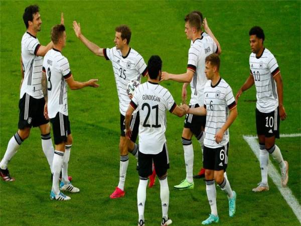 Pemain Jerman meraikan kemenangan pada aksi persahabatan berkenaan.