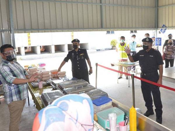 Tinjauan terhadap tatacara pengurusan kantin makanan pekerja kilang turut dilakukan di Kawasan Perindustrian Bemban di Batu Gajah pada Selasa.