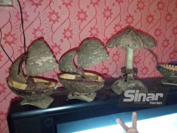 Sebelum diletakkan cat, ia akan dikeringkan bagi memastikan tempurung tersebut akan tahan lama.