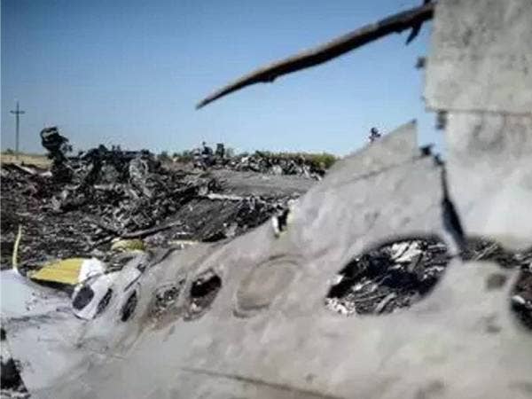 Sebuah pesawat tentera terhempas di wilayah Mandalay Myanmar. - Foto AFP