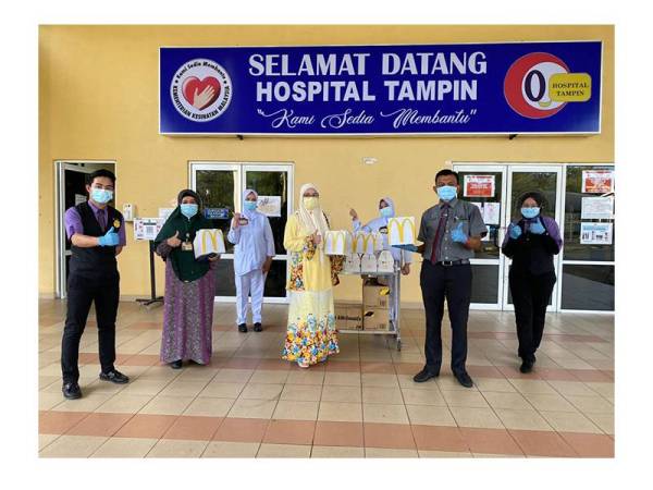 Hospital Tampin antara lebih 70 buah hospital yang menerima sumbangan makanan daripada McDonald's Malaysia.