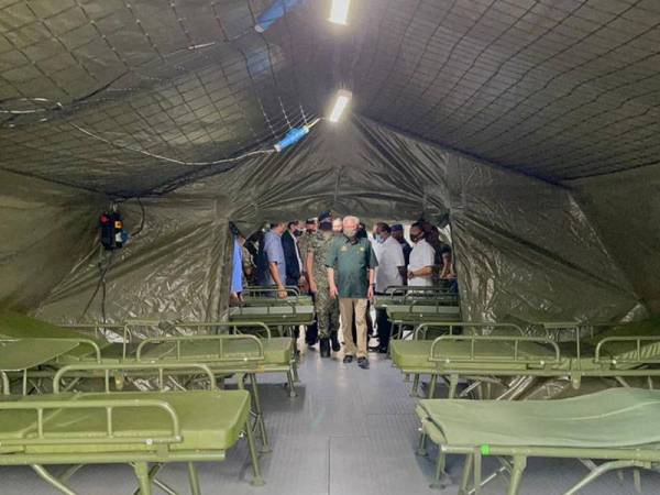 Ismail Sabri meninjau keadaan Hospital Medan di Hospital Sultanah Aminah, Johor Bahru, pada Ahad.