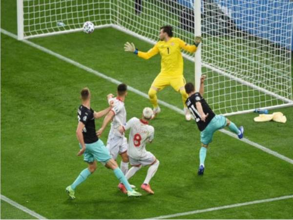 Stefan Lainer merembat deras untuk menjaringkan gol pertama Austria pada perlawanan berkenaan.