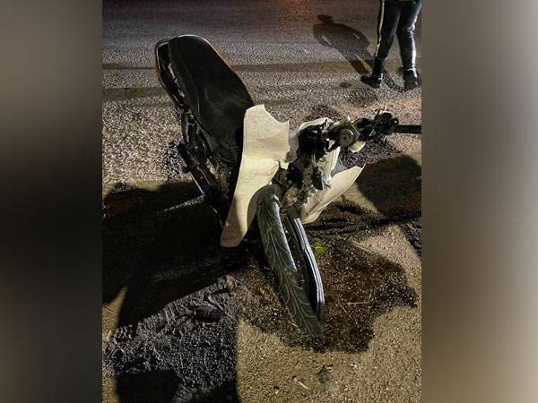 Keadaan motosikal jenis Honda Ex5 yang dinaiki dua rakan dari Kampung Raja Simpang Empat di sini.