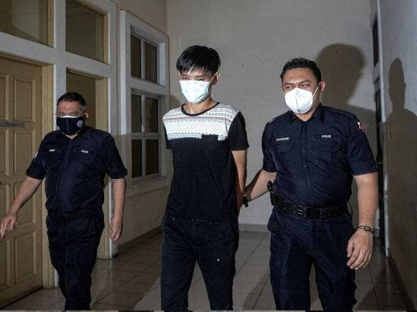 Pelayan restoran, Ong Kok Thye, 23, mengaku tidak bersalah atas pertuduhan memiliki 58 helai pakaian dalam wanita di rumahnya. -Foto Bernama