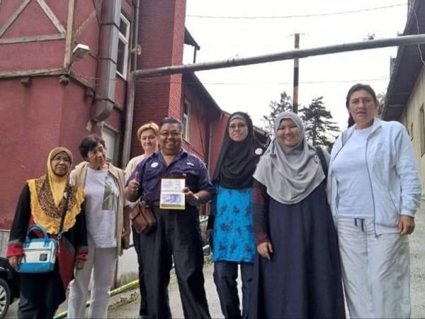 Abdul Kadir melawat semula Kem Malbat di Pazaric pada 19 September 2016, kini bangunan itu menjadi pusat jagaan sakit mental bagi kanak-kanak.