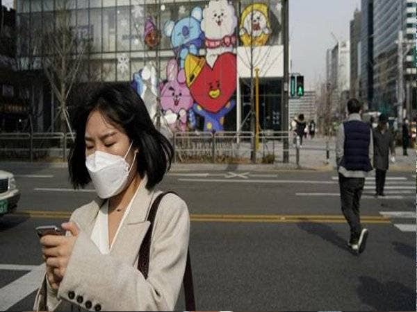 Korea Selatan telah menvaksinasi 29.2 peratus penduduknya setakat Sabtu lalu. - Gambar fail Reuters