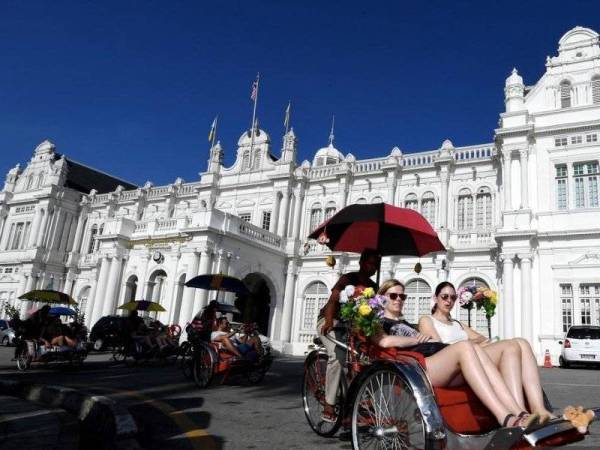 MOTAC melaksanakan beberapa inisiatif bagi membantu meringankan beban yang dihadapi penggiat industri pelancongan. - Foto Bernama