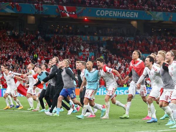 Pemain Denmark meraikan kejayaan mara ke pusingan 16 pasukan terakhir.