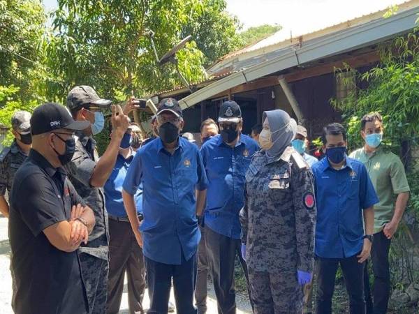 Hamzah ketika melakukan pemantauan dan pemeriksaan Ops Cantas di Langkawi pada Selasa.