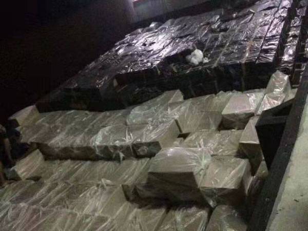 Rokok seludup dalam bot transit yang dibawa dari negara jiran oleh rangkaian King Jimmy.