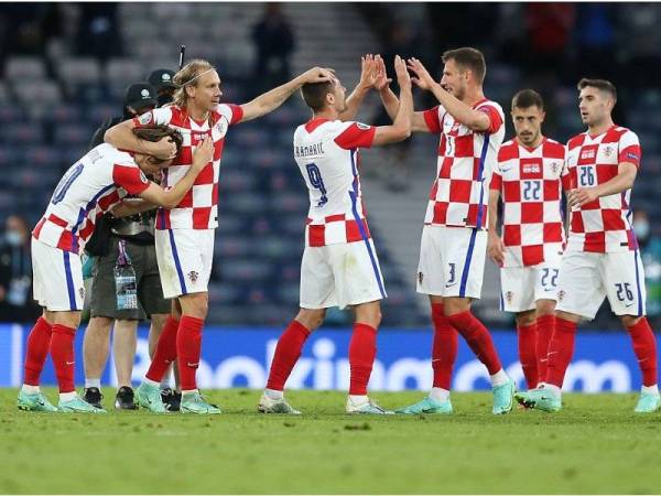 Pemain Croatia meraikan kemenangan ke atas Scotland. - Foto EPA