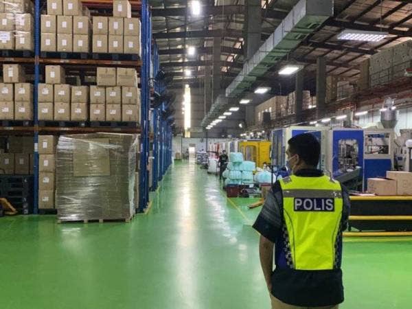 Antara kilang yang dipantau pada Selasa.