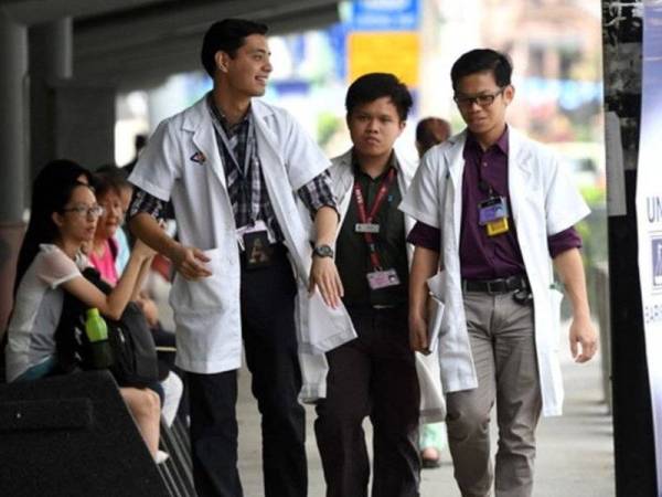 Bagi tempoh Disember 2016 hingga 31 Mei lalu, seramai 23,077 pegawai perubatan UD41 dilantik secara kontrak untuk menjalani latihan siswazah dan khidmat wajib. - Foto Bernama