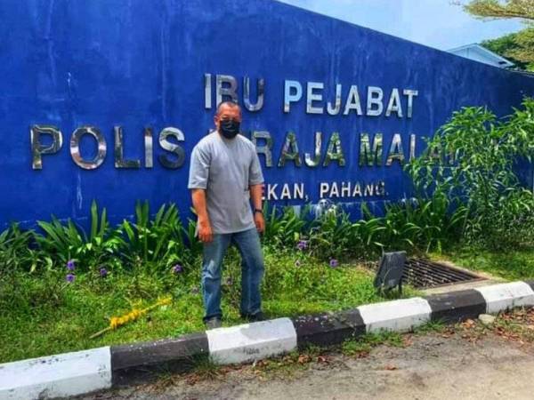 Khaidir hadir ke IPD Pekan pada Selasa bagi memberi keterangan mengenai hantarannya di Facebook yang memaparkan beberapa individu berswafoto tanpa memakai pelitup muka.