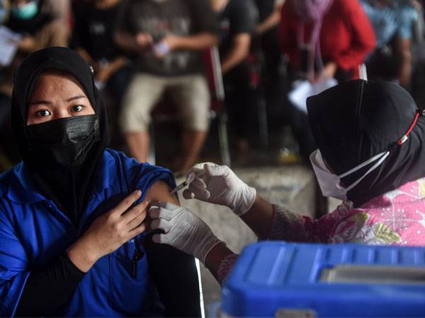 Indonesia merekodkan 15,308 kes baharu Covid-19, jumlah tertinggi sejak kes pertama dikesan pada Mac 2020. Foto Xinhua