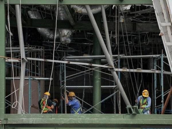 Kontraktor G1 dan G2 yang dilantik oleh PBT untuk melaksanakan kerja-kerja pembinaan bagi projek berskala kecil dibenar beroperasi berkuat kuasa serta-merta. - Foto Bernama