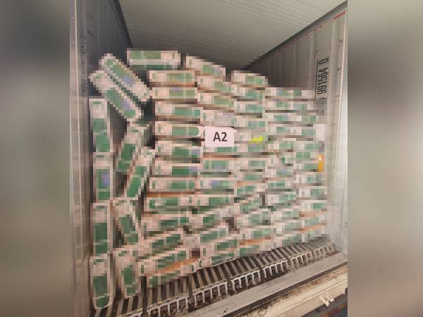 Kontena daging kerbau dari India dirampas Maqis di Pelabuhan Pasir Gudang pada Khamis.