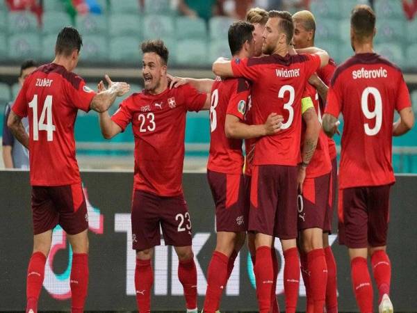 Pemain Switzerland meraikan kejayaan mara ke pusingan kalah mati Euro 2020.