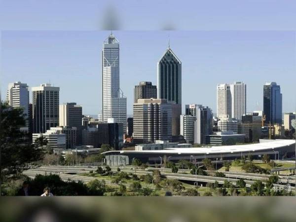 Bandar raya Perth dikenakan perintah 'lockdown' mulai Selasa selepas tiga kes Covid-19 dikesan di bandar raya tersebut. - Foto AFP