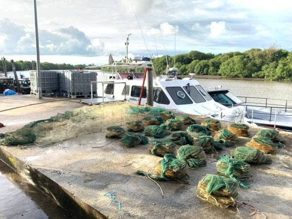 Maritim Malaysia turut merampas 25 set bubu naga di perairan Kuala Kedah dengan nilai RM3,000 iaitu kesalahan di bawah Akta Perikanan 1985. Foto: Maritim Malaysia