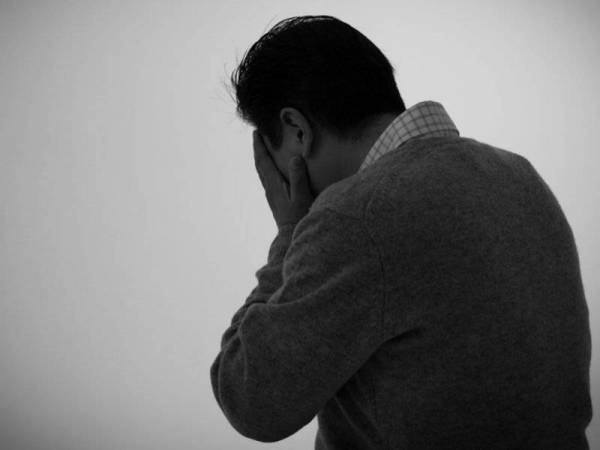 Seorang lelaki kerugian RM1,000 selepas diugut seorang wanita yang mahu menyebarkan video bogelnya. (Gambar hiasan) - Foto 123RF