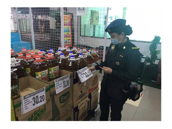 Pemeriksaan minyak masak sedang dilakukan.