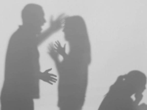 Sebanyak 74 kes keganasan rumah tangga dilaporkan dalam tempoh Jun hingga Disember 2020, dengan peningkatan berpunca daripada pelbagai faktor, khususnya implikasi pelaksanaan PKP yang berkuat kuasa sejak tahun lepas. - Gambar hiasan