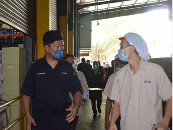 Op Patuh dilakukan di setiap daerah di Johor dalam tempoh dua hari, bermula Jumaat. - Foto Polis JBS
