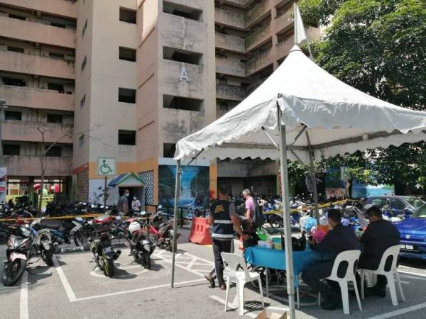 Keadaan di PPR Batu Muda yang menjalani PKPD bersasar bermula hari ini.