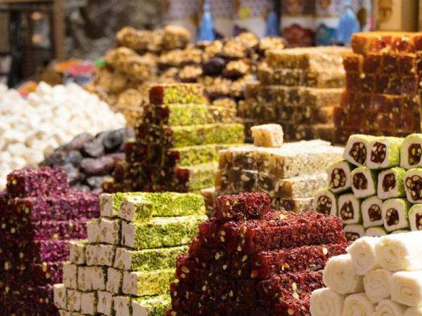 Turkish delight merupakan manisan yang popular di Turki yang dijual Mohd Khalid.