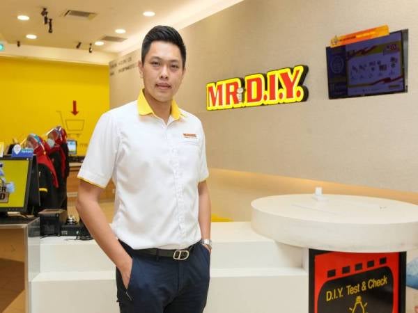 MR DOLLAR agih 1,000 pek makanan setiap hari - Vimarsana News