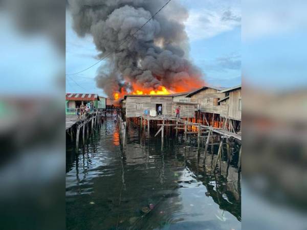 Kebakaran memusnahkan 10 rumah di Kampung Tanjung Aru Baru, Kota Kinabalu.