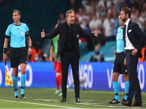 Hjulmand (tengah) kecewa selepas pengadil memberikan sepakan penalti kepada England.