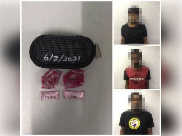 Ketiga-tiga suspek ditahan bersama sebahagian dadah yang dirampas. -Foto: ihsan IPD Kemaman