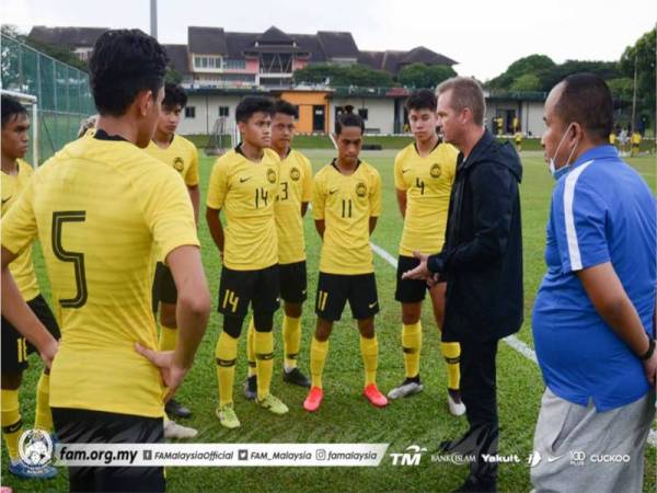 Maloney (dua dari kanan) bakal mempersiapkan skuad B-20 negara bagi mengharungi Kelayakan Piala Asia B-23 di Mongolia.