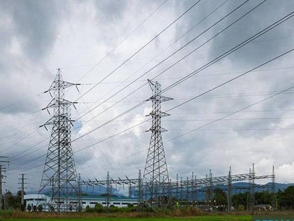 Gangguan bekalan elektrik berlaku di beberapa bahagian di Sarawak pada malam Sabtu (gambar hiasan). - Foto Bernama