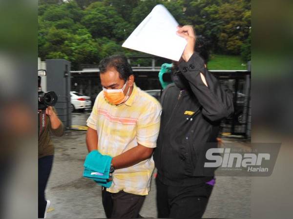 Tertuduh dibawa ke Mahkamah Sesyen Johor Bahru pada Selasa.