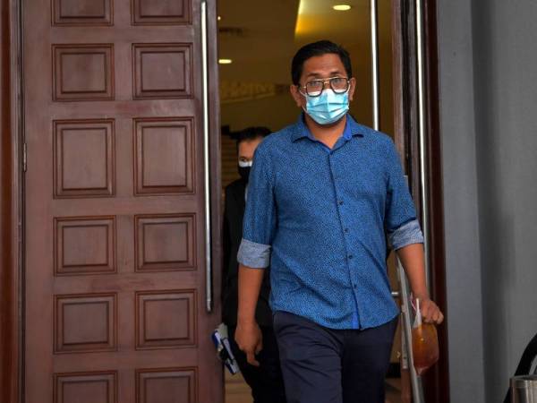 Pemandu perkhidmatan e-hailing, Mahadi Mahbol, 36, mengaku tidak bersalah di Mahkamah Sesyen di sini hari ini atas pertuduhan membuat penghantaran komunikasi jelik membabitkan sebuah parti politik dan seorang pegawai khas kepada Perdana Menteri melalui aplikasi Facebook miliknya, Oktober tahun lalu.
- Foto Bernama