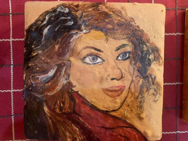 Lukisan potret mengambil masa lebih 30 minit untuk setiap penghasilannya.