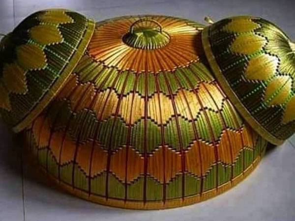 Warna yang menyerlah, corak yang menarik antara sentuhan Mariani pada tudung saji.