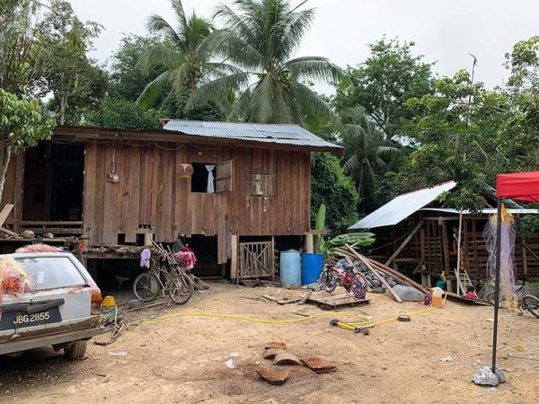 Kediaman peninggalan arwah suami buat seorang isteri untuk menjaga 10 cahaya mata.
