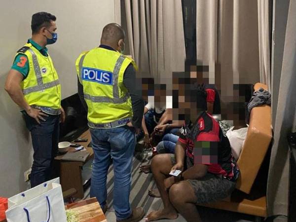 11 lelaki yang ditahan di sebuah premis di Damansara dalam satu serbuan oleh pihak polis awal pagi tadi.